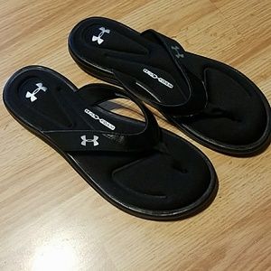 Under Armour flip flops size 11